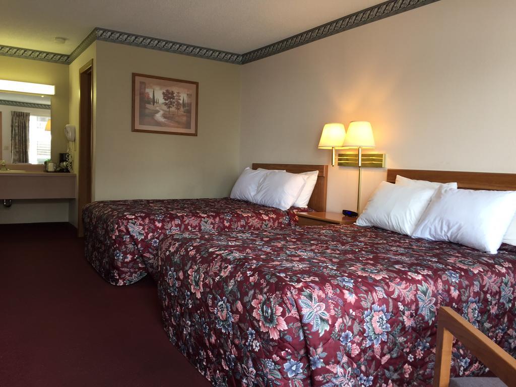 Twelve Oaks Inn Branson Exterior photo