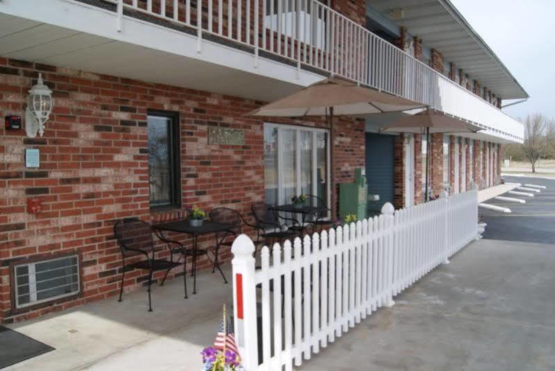 Twelve Oaks Inn Branson Exterior photo
